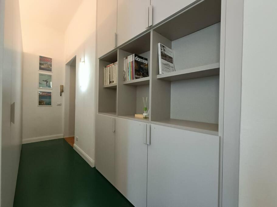 Stylish Flat Near Station And City Center Como Buitenkant foto